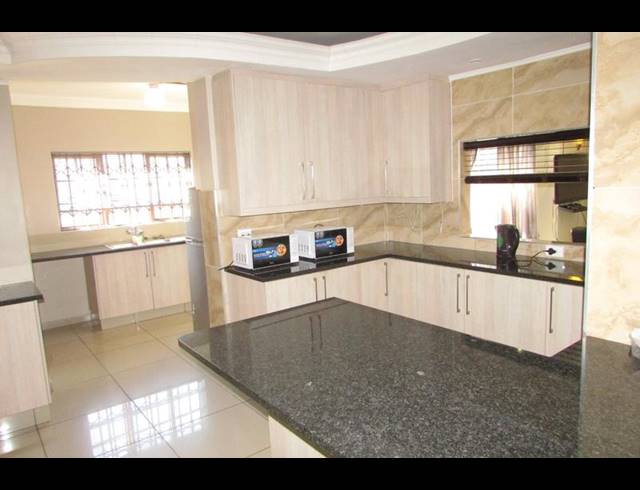 6 BEDROOM HOUSE FOR SALE IN WHITE RIVER EXT 18